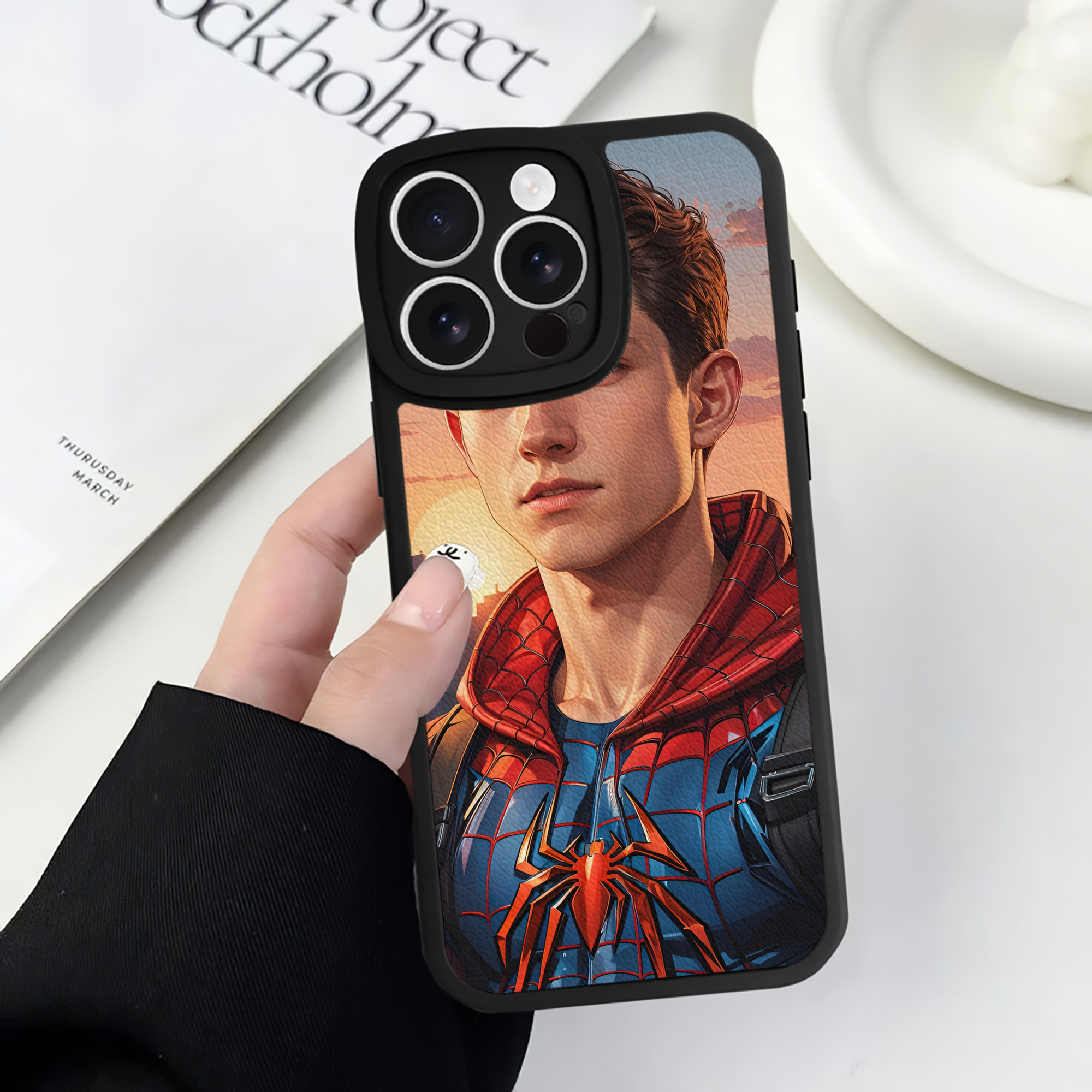 （画像用） Spider Man スパイダーマン 【iPhone 16シリーズ対応】シリコンスマホケース（レザー調） 材質：シリコン